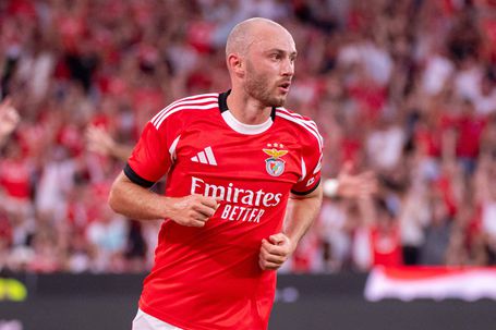 Incrível! Aursnes em três dos cinco golos do Benfica!