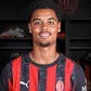 Mercado oficial: defesa que interessava ao Sporting assina pelo Milan