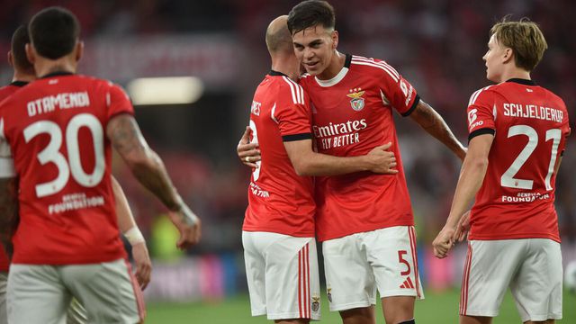 Equipa do Benfica festeja golo ao Nice (foto: Imago)