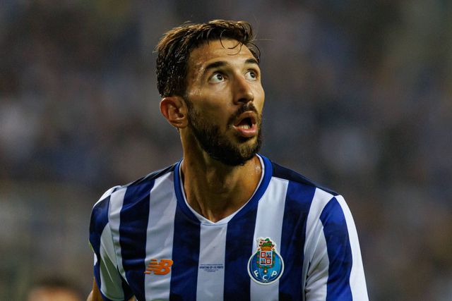 Mercado FC Porto: Oviedo volta à carga por Grujic