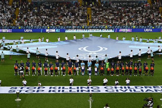 «Parem de matar crianças»: a mensagem da UEFA na Supertaça Europeia