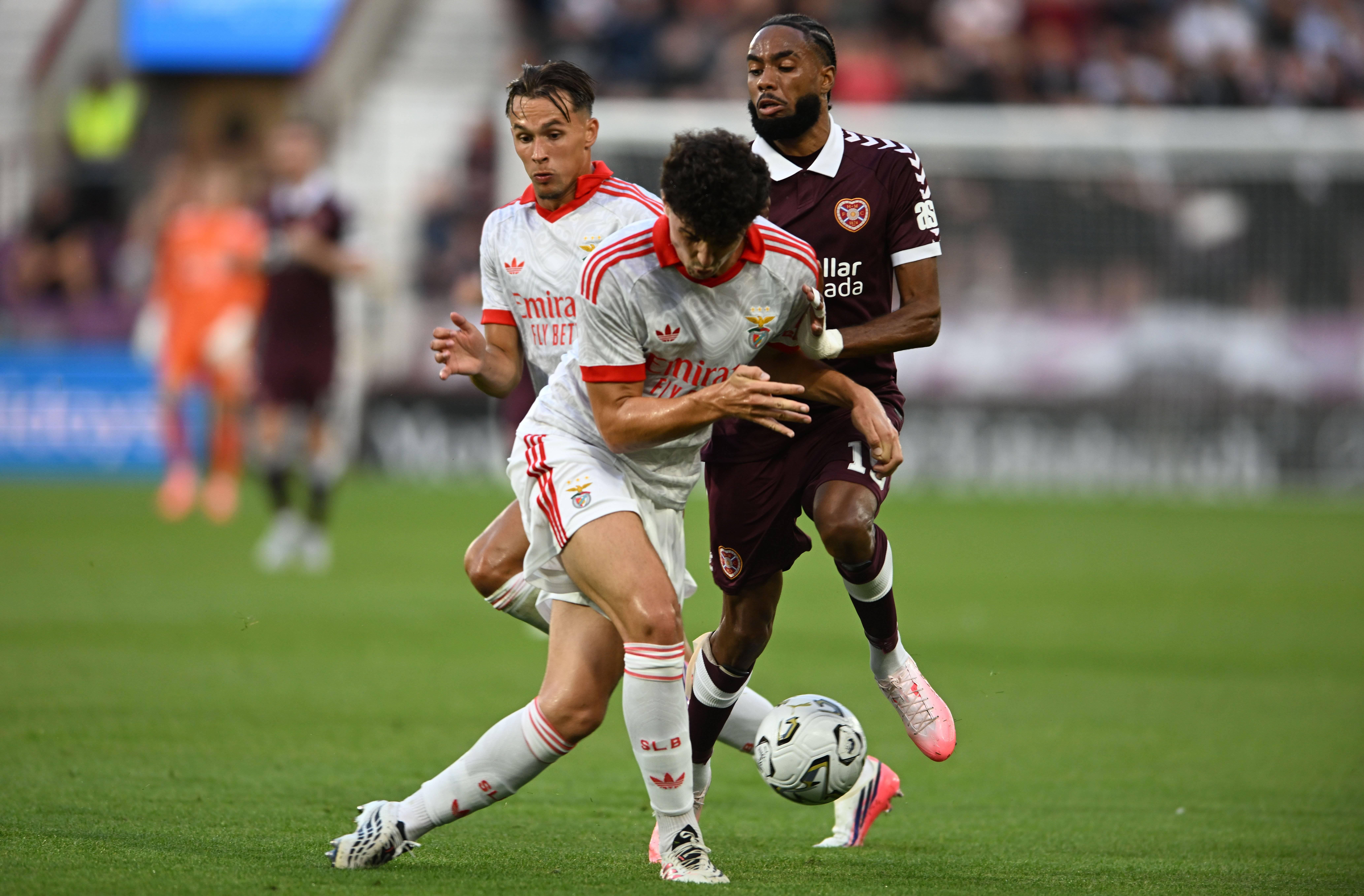 Dedic e Manu Silva no Hearts-Benfica - Foto: Imago
