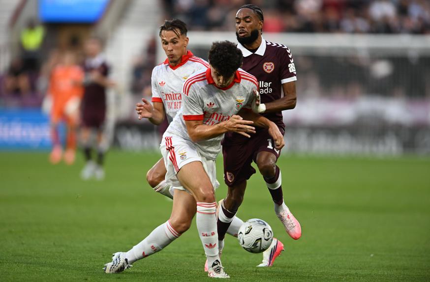 Dedic e Manu Silva no Hearts-Benfica - Foto: Imago