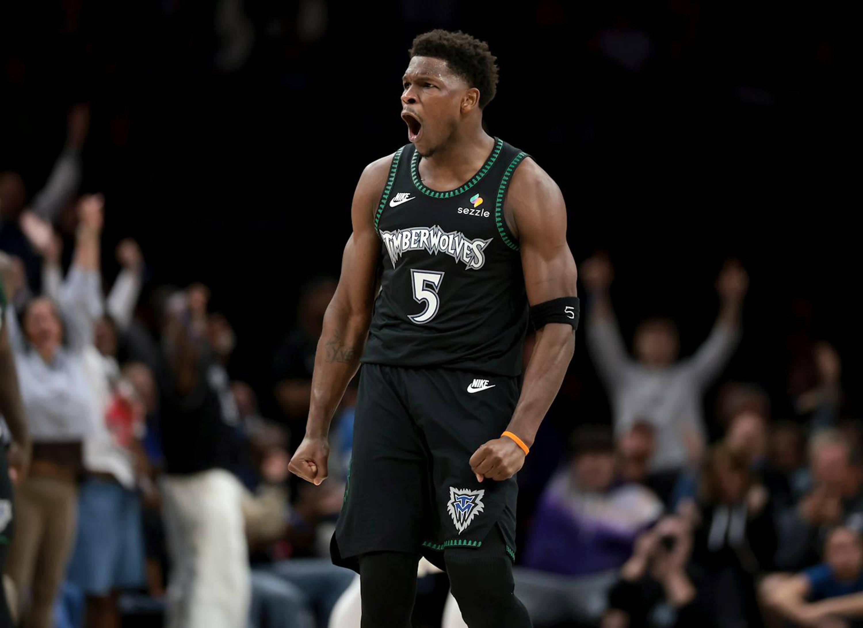 Minnesota Timberwolves comprados por Alex Rodriguez e Marc Lore por 1,5 mil milhões de dólares (1,301 mil milhões de euros) em 2025      Fotografia Imago
