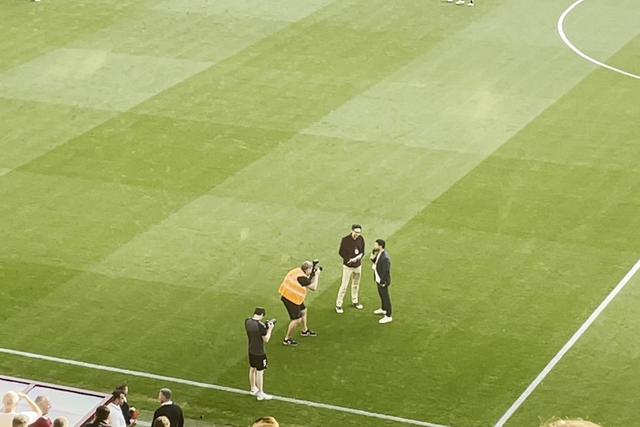 Bruno Aguiar homenageado antes do Hearts-Benfica