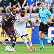 Guendouz com a bola controlada - Foto: IMAGO