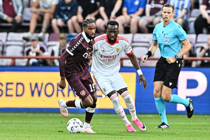 Guendouz com a bola controlada - Foto: IMAGO
