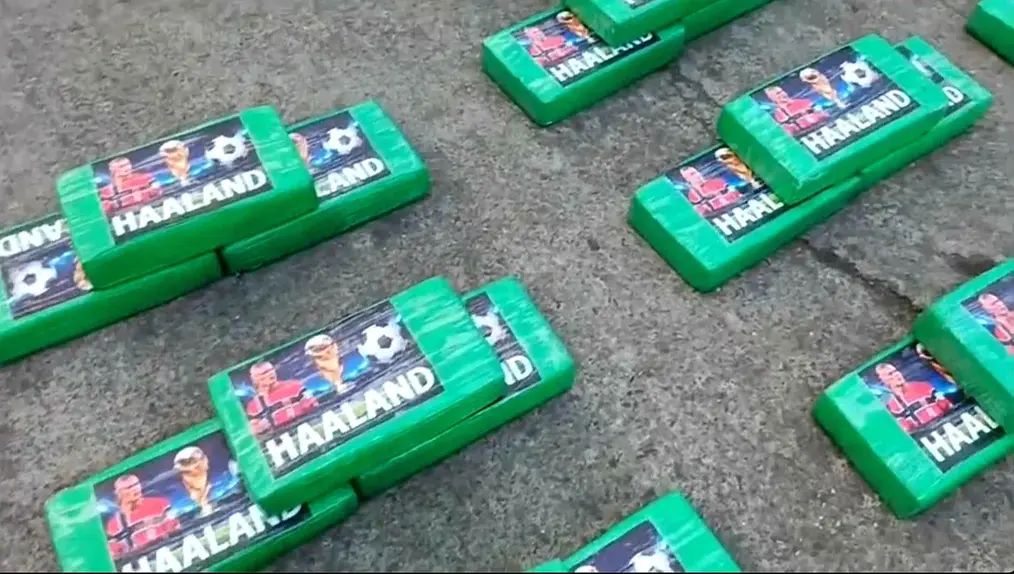 Pacotes de droga com a cara de Haaland (Polícia Nacional do Equador)