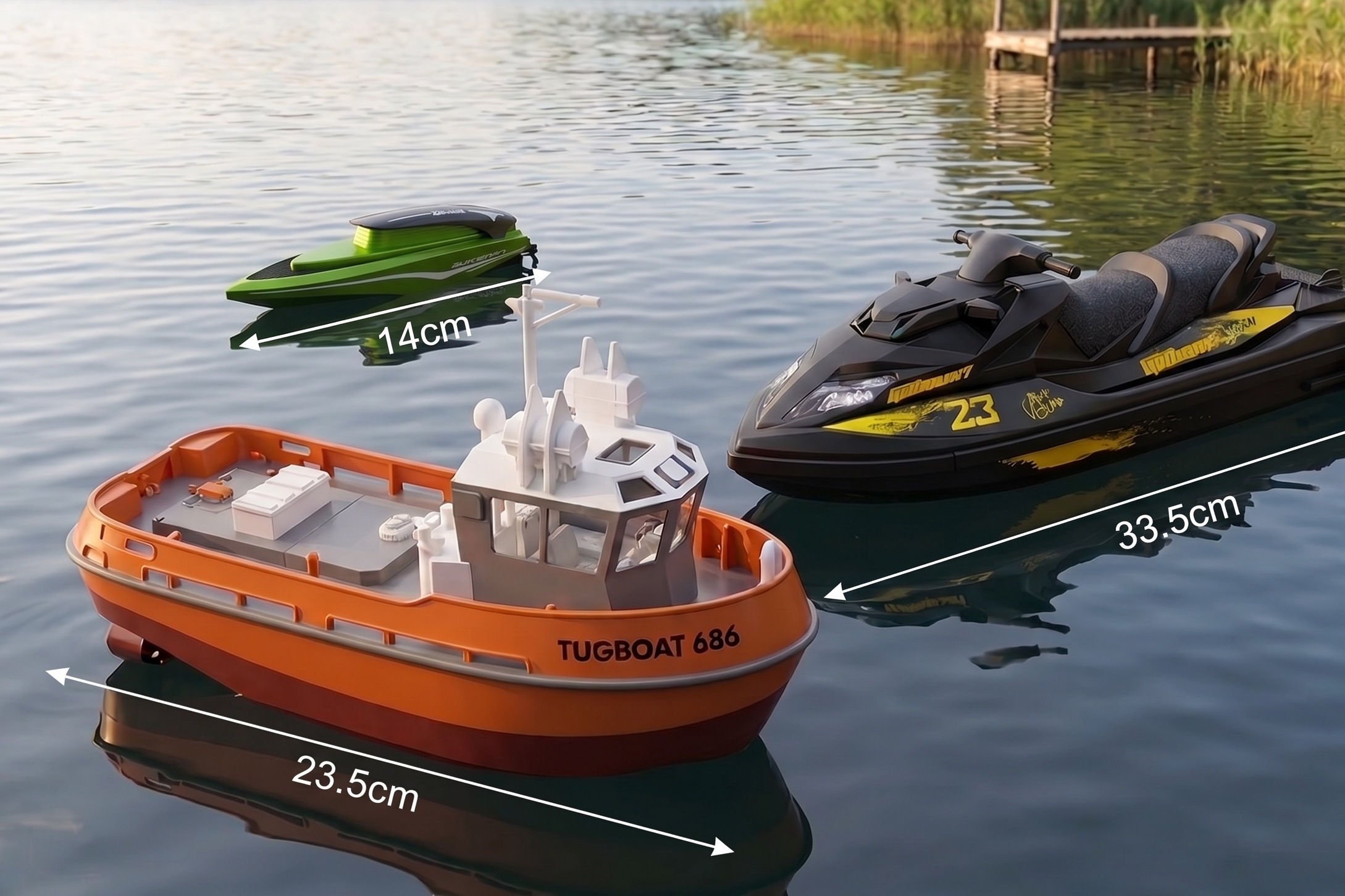 Três barcos de controlo remoto num lago calmo, ilustrando as suas proporções reais.