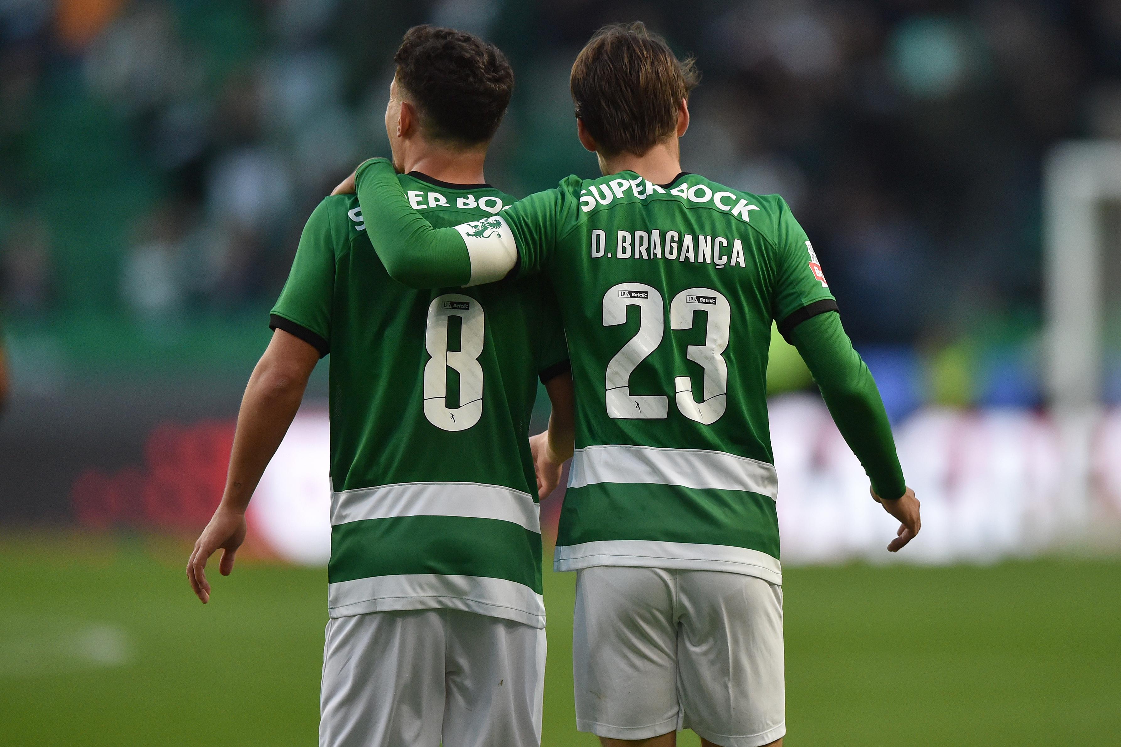 Pedro Gonçalves e Daniel Bragança realizam trabalho específico à margem do restante plantel - Foto: IMAGO
