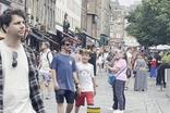 Edimburgo pintada cada vez mais em tons encarnados