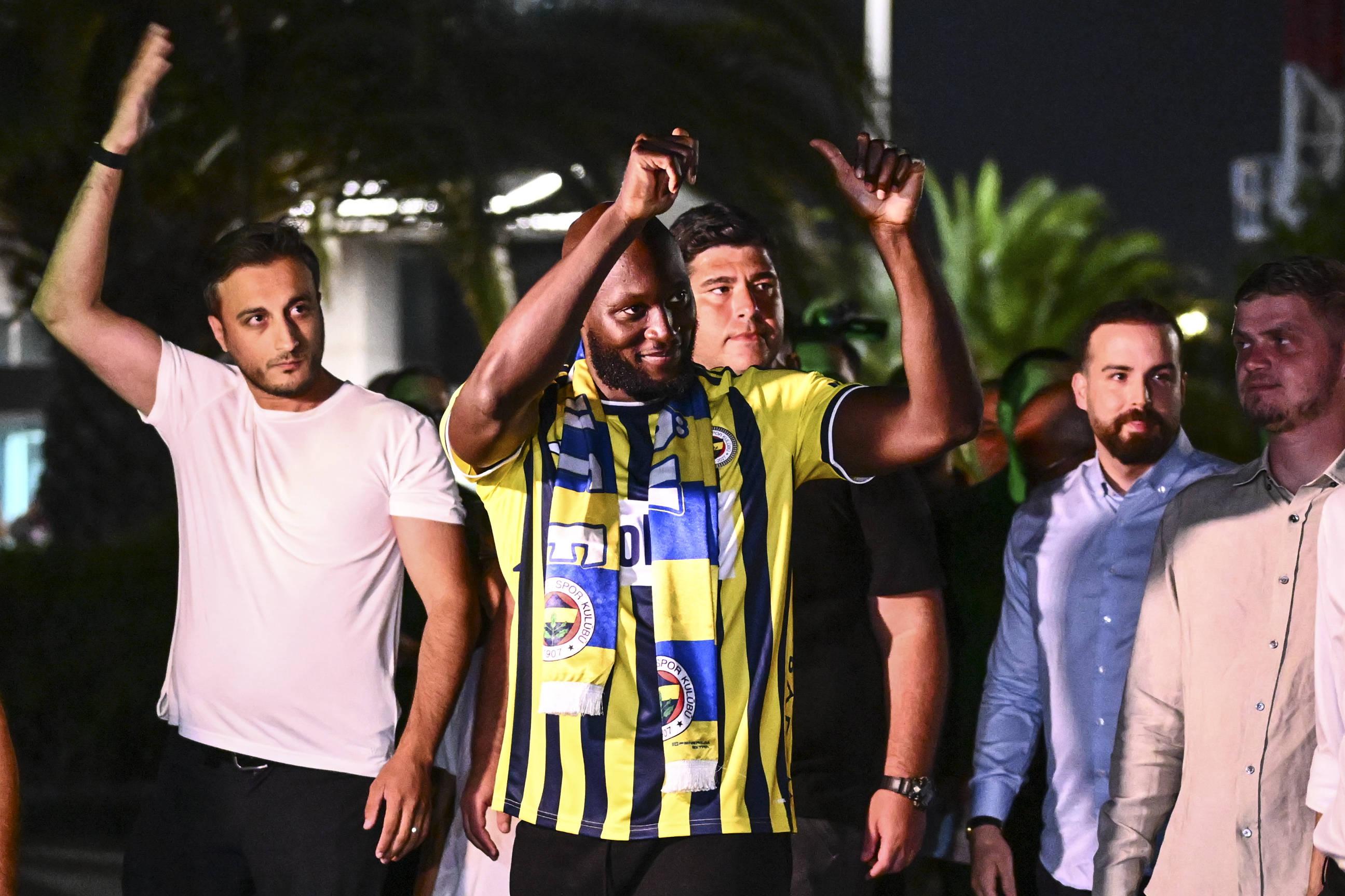 Euforia na chegada de Lukaku à Turquia