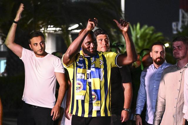 Euforia na chegada de Lukaku à Turquia