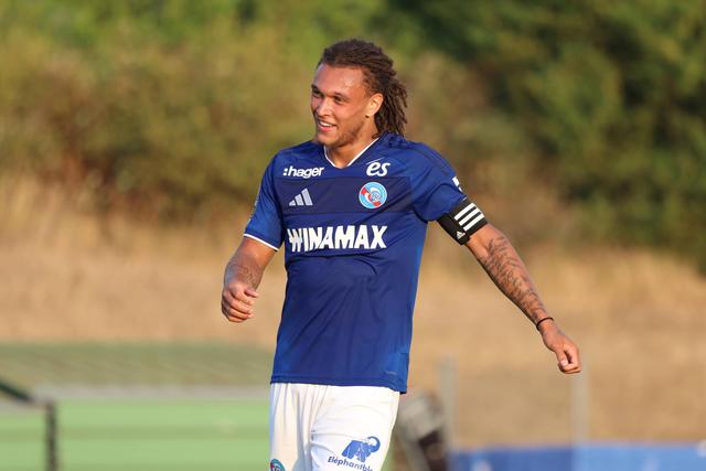 Diego Moreira usou a braçadeira de capitão pelo Estrasburgo nesta pré-época