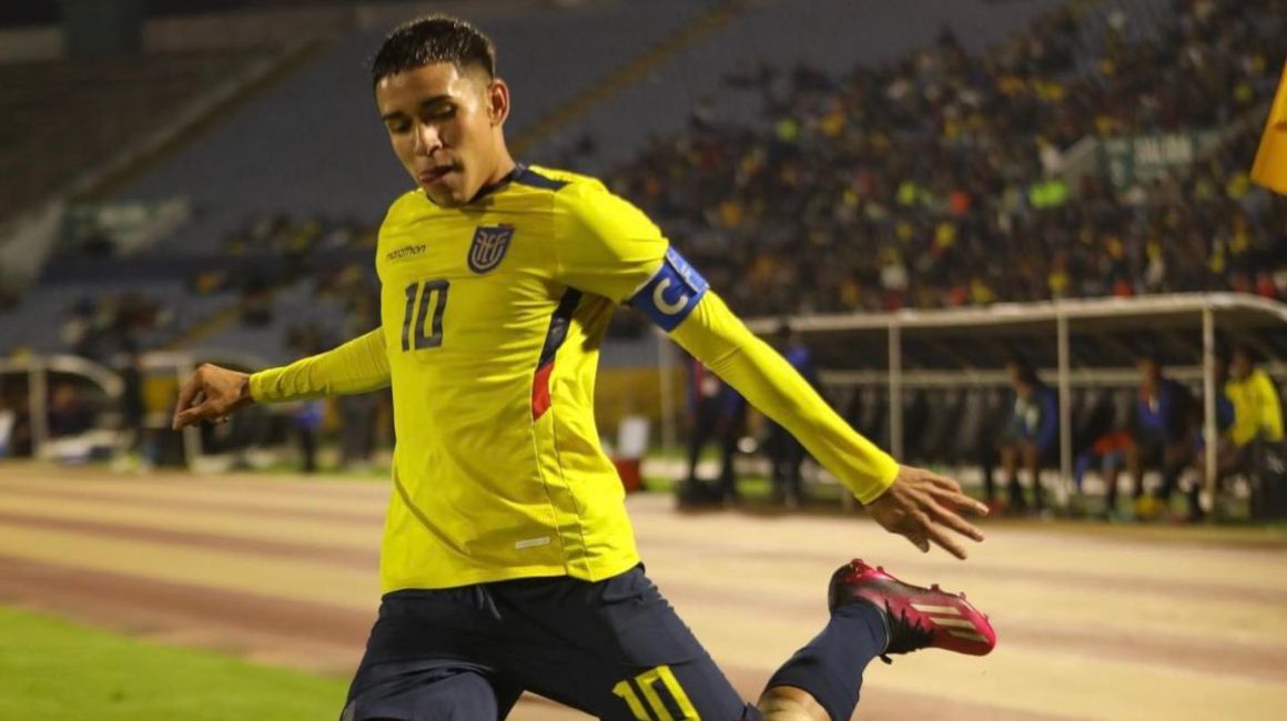 Vendido ao Chelsea, Kendry Páez é titular do Equador aos 16 anos