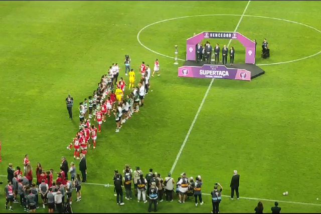 Vídeo: Sporting «devolve» guarda de honra ao Benfica