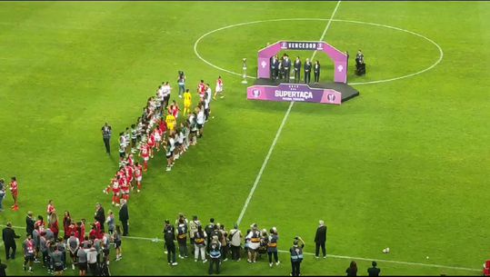 Vídeo: Sporting «devolve» guarda de honra ao Benfica