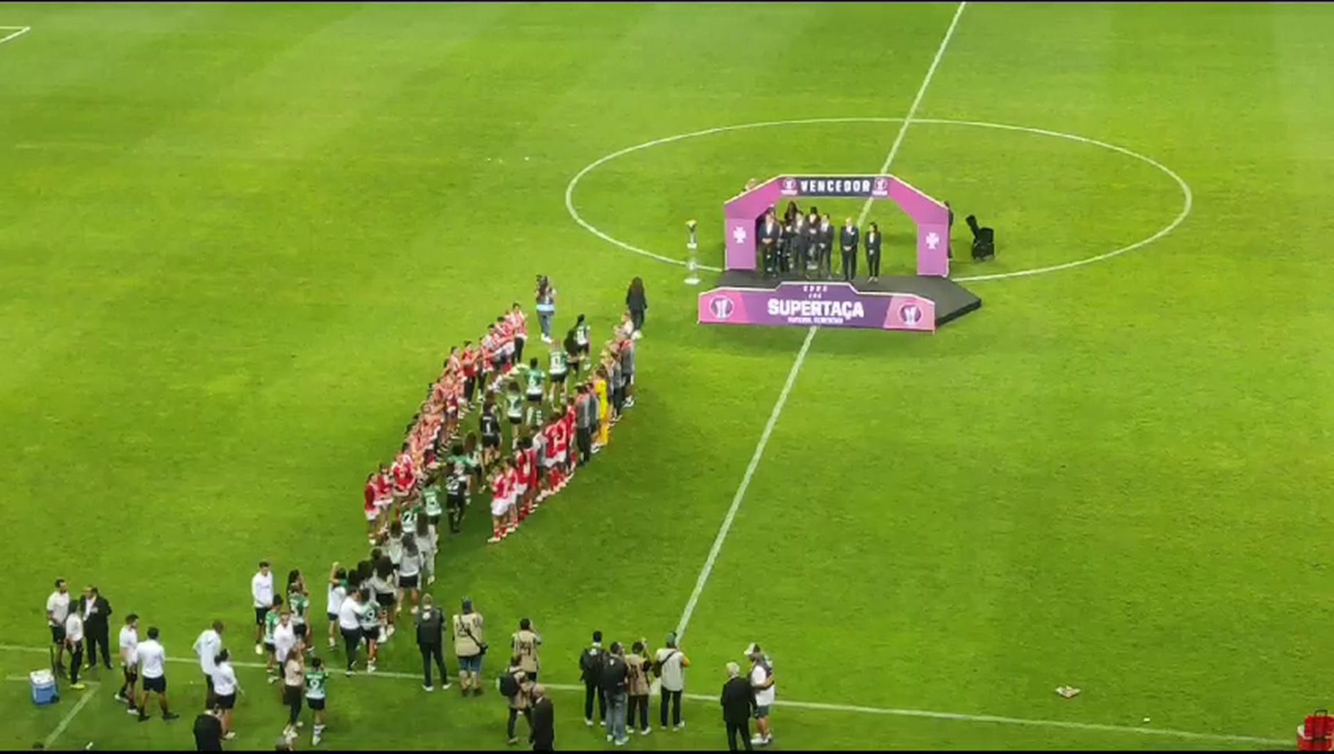 B24] Supertaça foi o jogo de futebol feminino mais visto de sempre