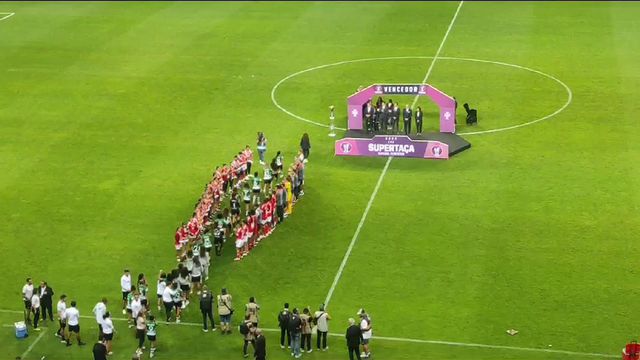 Vídeo: Benfica faz guarda de honra ao Sporting