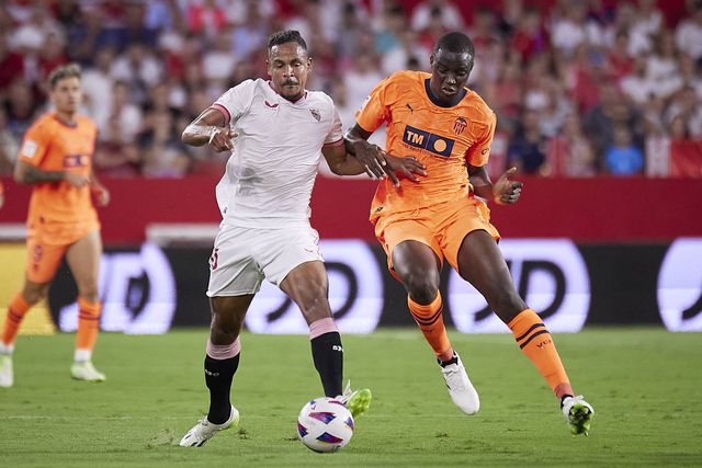 Fernando anuncia saída do Sevilha e pisca o olho ao regresso a Portugal