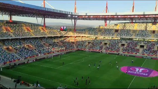 Equipas em aquecimento na final da Supertaça feminina