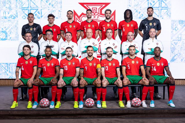 Cartaz da FIFA gera onda de revolta e Ricardinho pede respeito