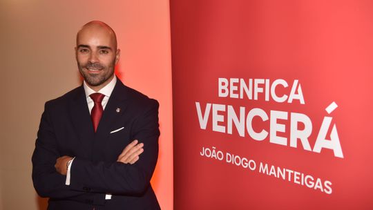 «Comunicação do Benfica é inexistente para fora e ineficaz para dentro»