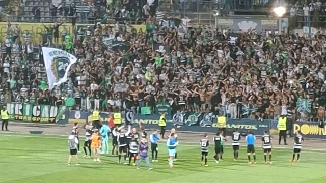 Leões festejam com cântico em equipa