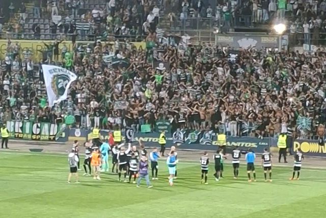 Leões festejam com cântico em equipa