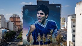 Filha de Maradona chora e denuncia «manipulação horrível»