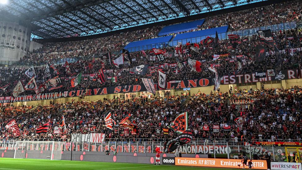 Ultras do Milan preparam protesto antes do jogo com o Venezia