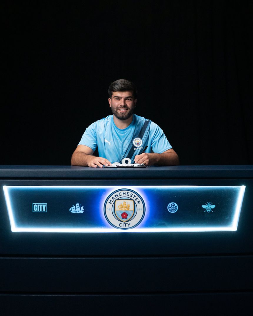 'Jafonso' a assinar pelo Manchester City