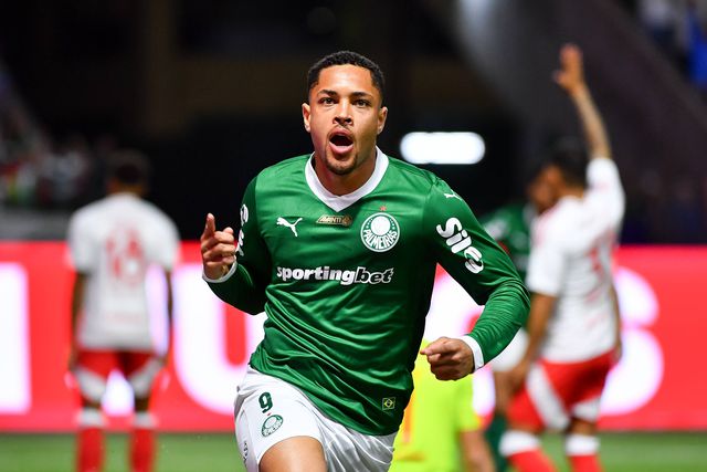 Vítor Roque aponto um hat trick frente ao Internacional