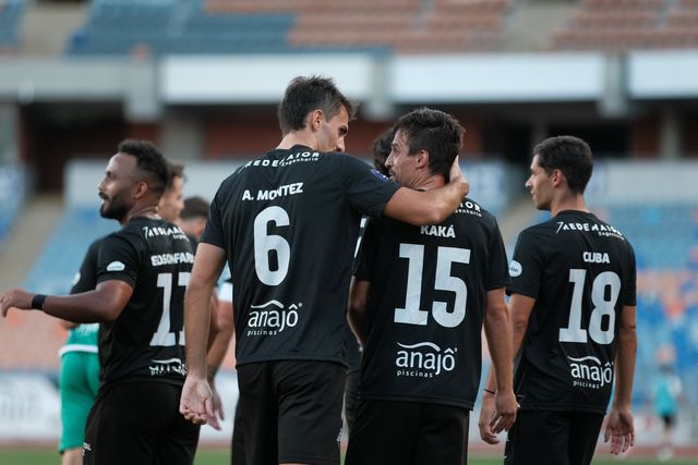 Academistas festejaram efusivamente o triunfo sobre os azuis (Foto: FPF)