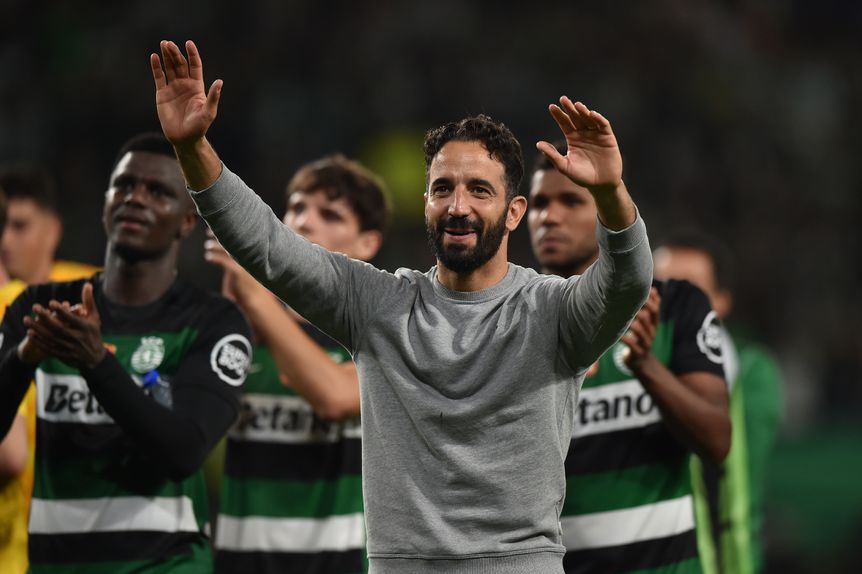 Sporting-Man. City (4-1) - 5 de novembro de 2024: Ruben Amorim e jogadores agradecem aos adeptos, após triunfo sobre 'citizens' na 4.ª jornada da fase de grupos da Champions - Foto: Miguel Nunes
