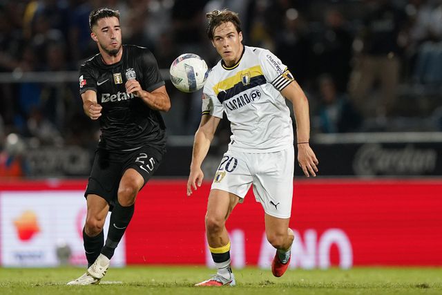 Sporting sua, mas dá a volta e vence em Famalicão