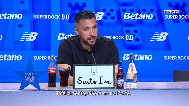 Farioli critica «epidemia à volta do futebol profissional»