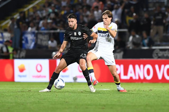 Gustavo Sá num lance com Gonçalo Inácio