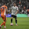 Besiktas vence dérbi com três portugueses em campo e... Kokçu expulso