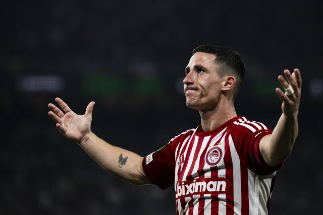 Regresso triunfal de Podence ao Olympiakos