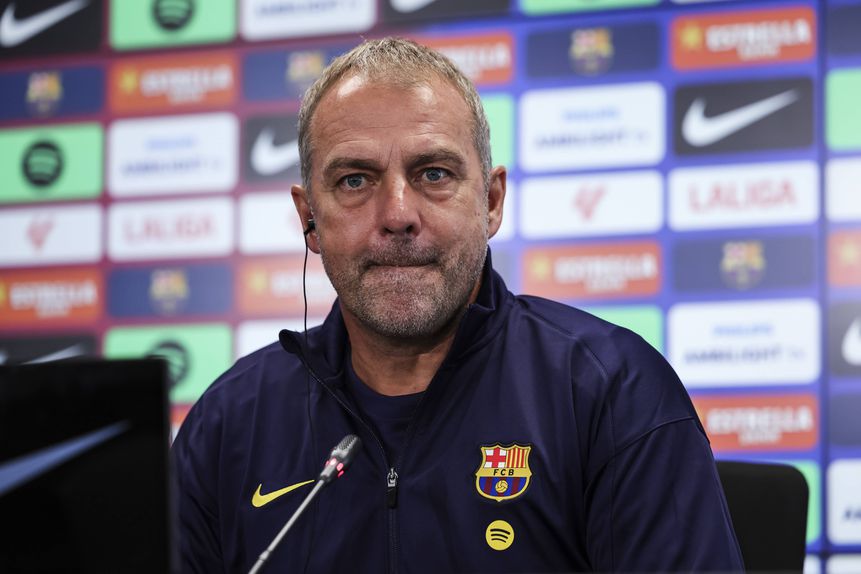 Hansi Flick, treinador do Barcelona, em conferência de imprensa