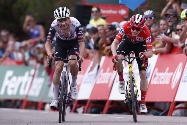 Jonas Vingegaard vence na Bola del Mundo e sentencia a Vuelta