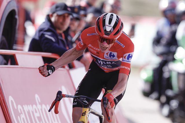 Vingegaard: «Quase colidi com as barreiras de tão cansado»