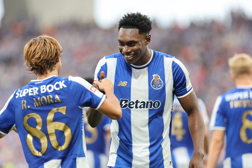 Samu a festejar o golo com Rodrigo Mora - Foto: Catarina Morais/KAPTA+