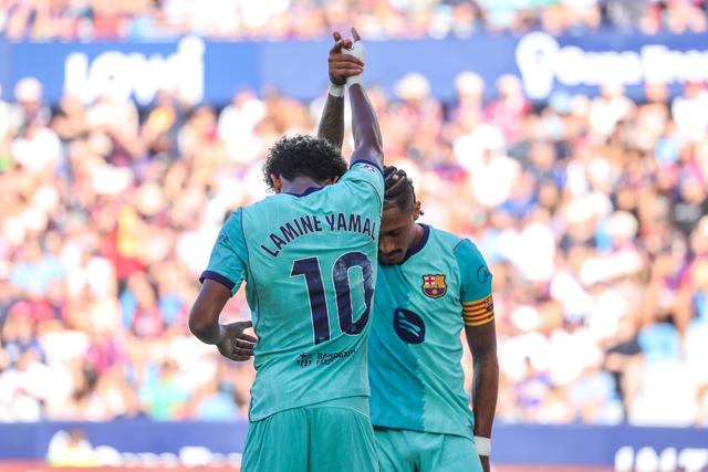 Yamal e Raphinha, dupla diabólica em Barcelona - Foto: IMAGO