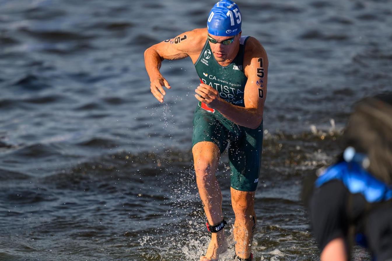 Ricardo Batista foi 4.º na Chéquia e ocupa o terceiro lugar antes da Finalíssima que ditará o campeão do Mundo. Foto petko beier/Triathlon