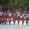 Equipa da Movistar a cortar a última meta da Vuelta 2026    Fotografia Javier Lizon/Lusa