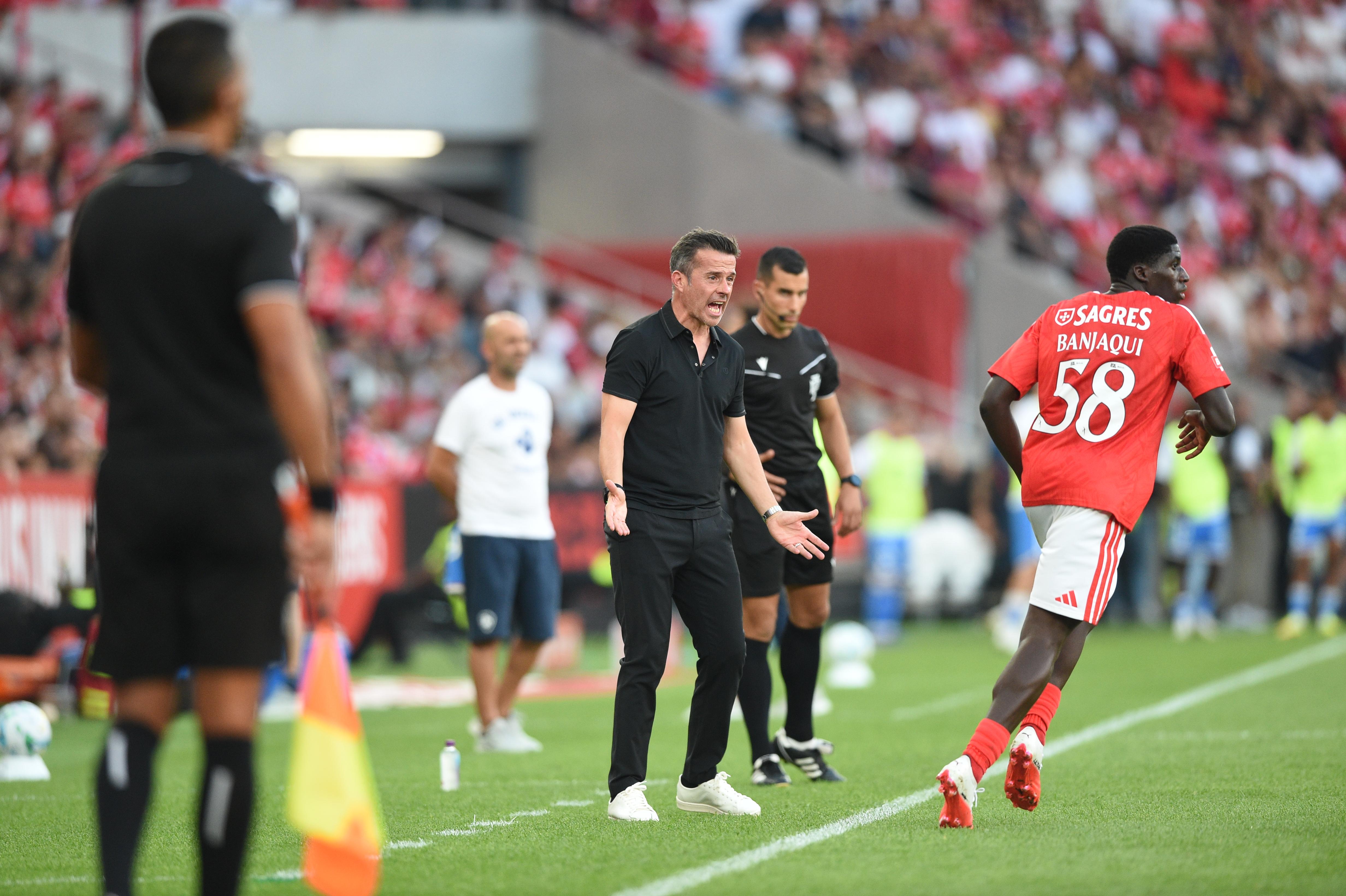 Marco Silva visivelmente irritado - Foto: Sérgio Miguel Santos