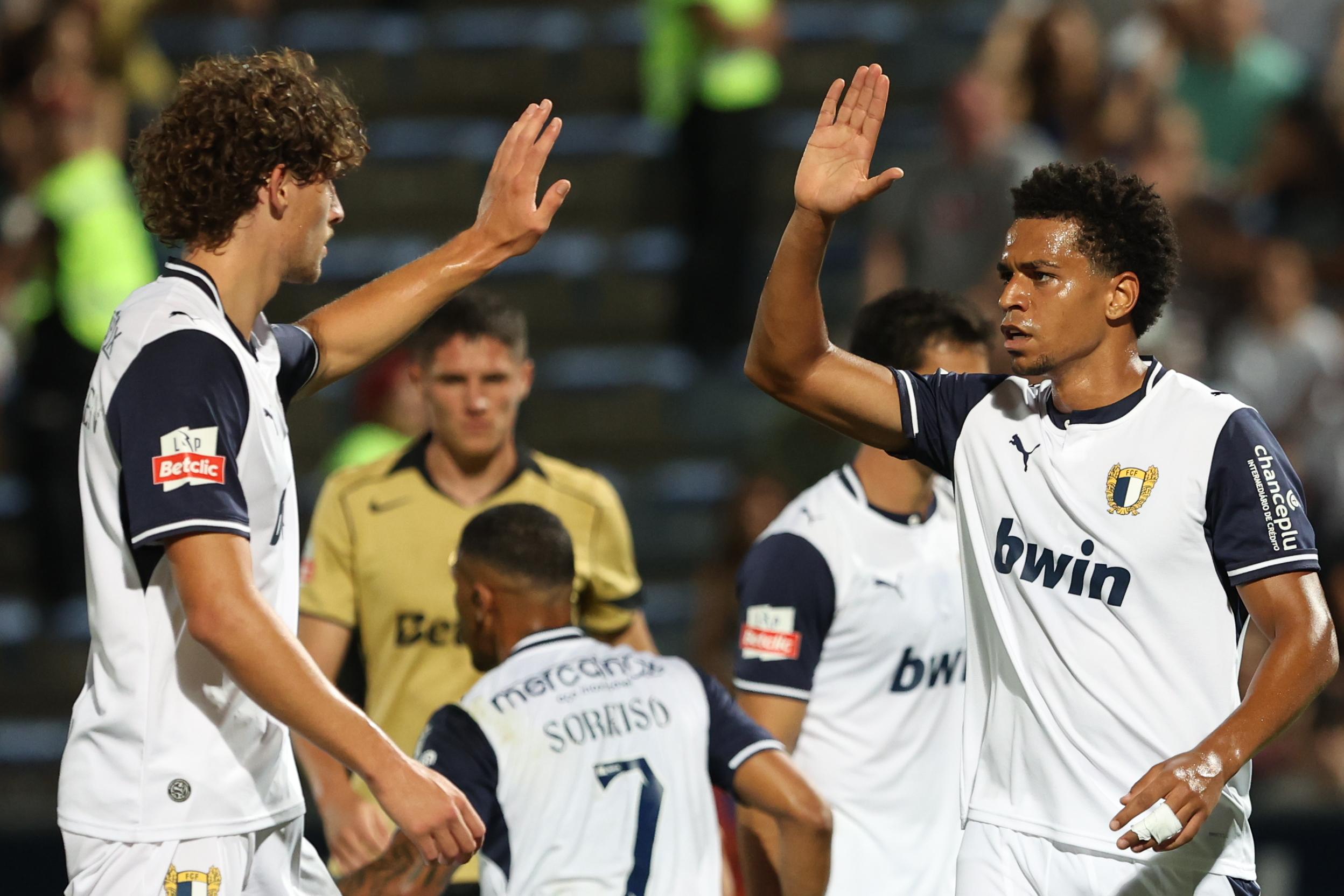 Victor Rofino, à direita, fez o primeiro jogo na Liga - Foto: Catarina Morais/Kapta+