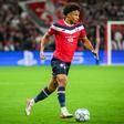 Golaço de Tiago Santos embala novo líder da Ligue 1 (vídeo)